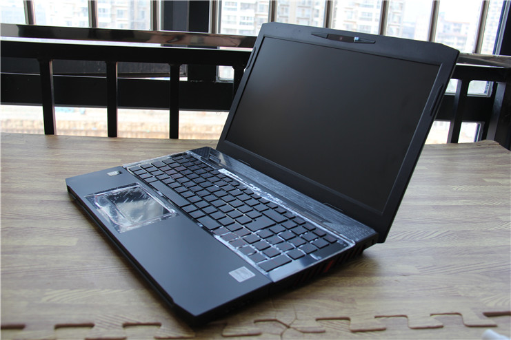 二手良品 机械革命笔记本电脑 15寸 四核i7 8G内存 独显 游戏本